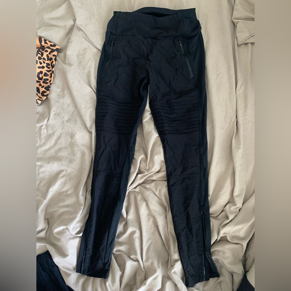 Athleta black zippered hiking pants/leggings